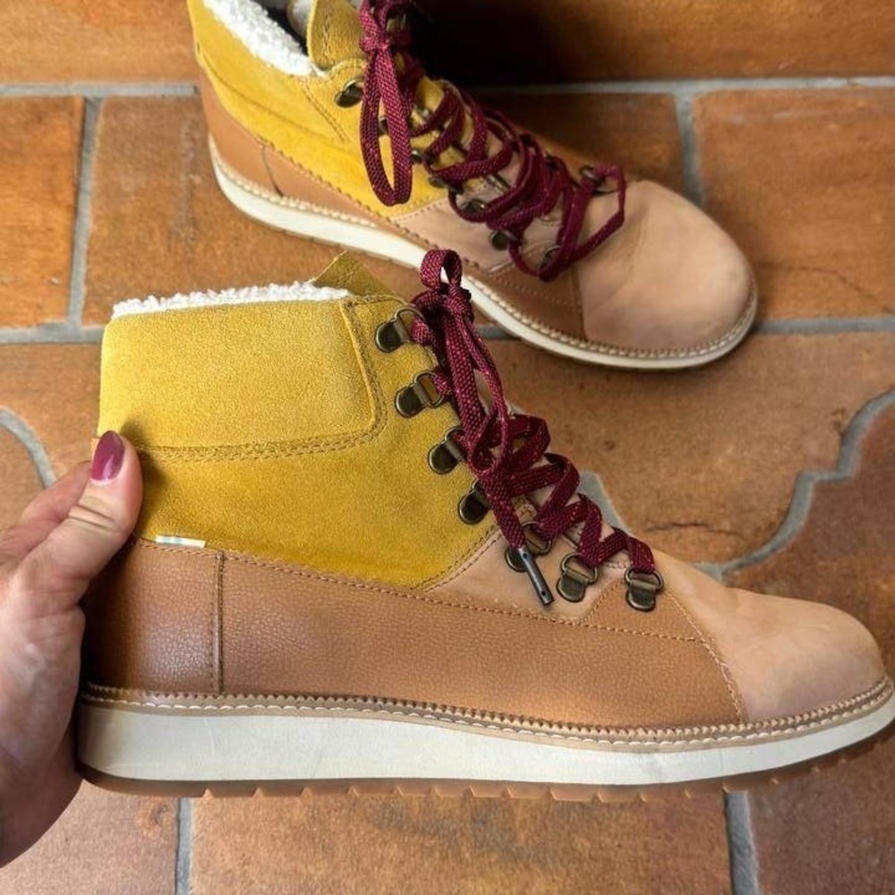 TOMS Shearling Lace Up Boots Colorblock Leather Suede Cozy Winter 8.5 Cabincore
